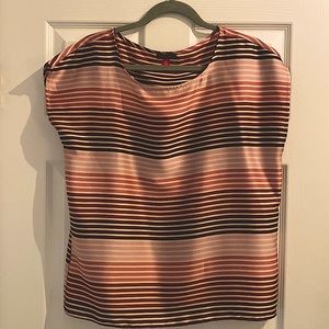 Short sleeve Vince Camuto top in pink gradient colors. Medium